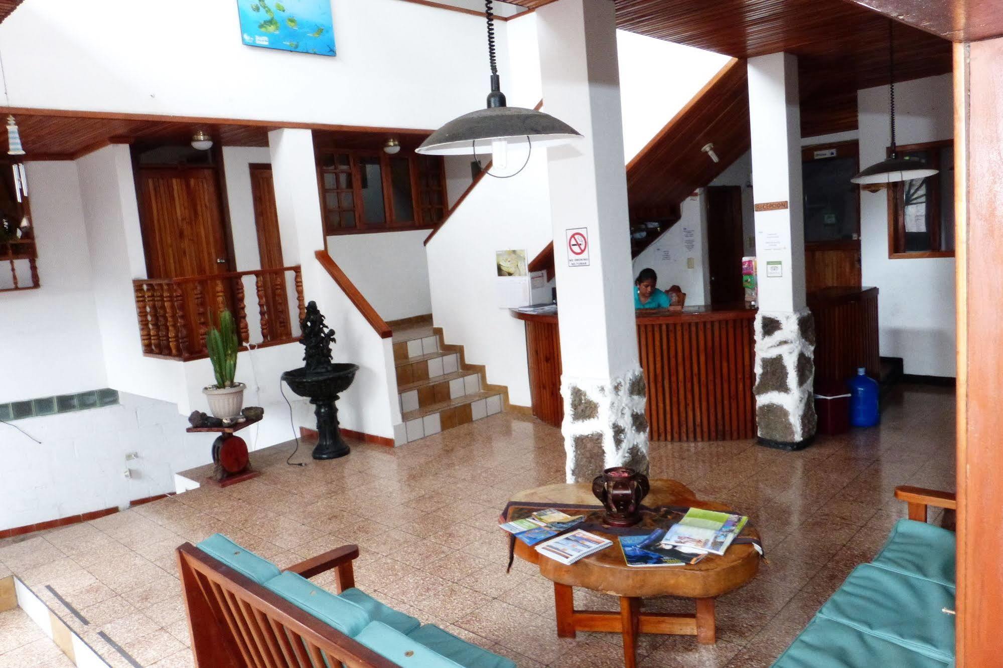 Hostal Castro Galapagos Puerto Ayora  Exteriör bild