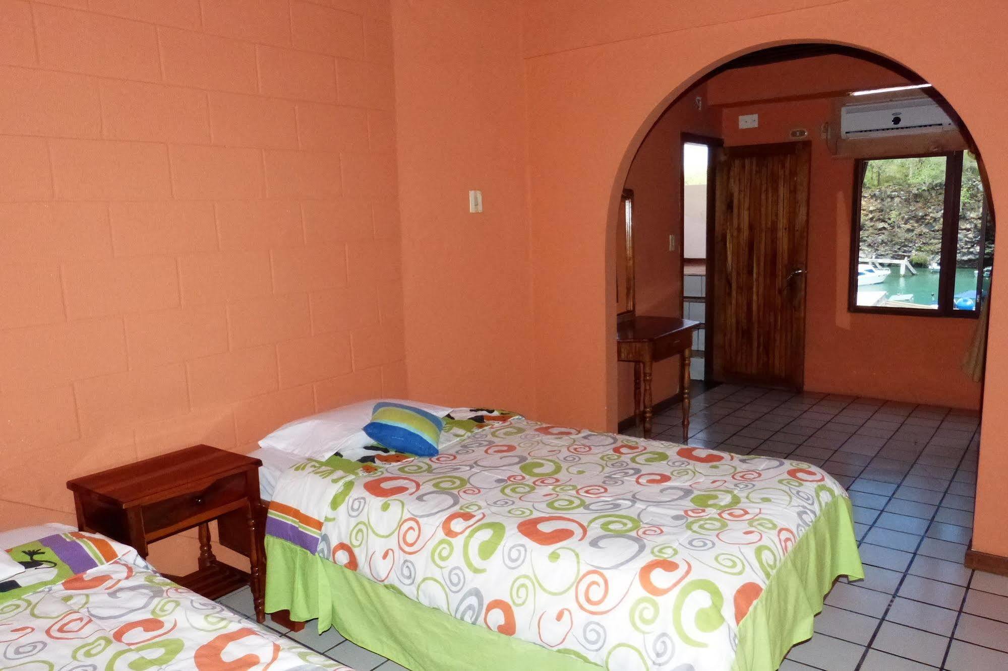 Hostal Castro Galapagos Puerto Ayora  Exteriör bild